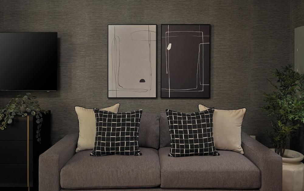 Luxury Apartments by Hyatus Center City photo 27