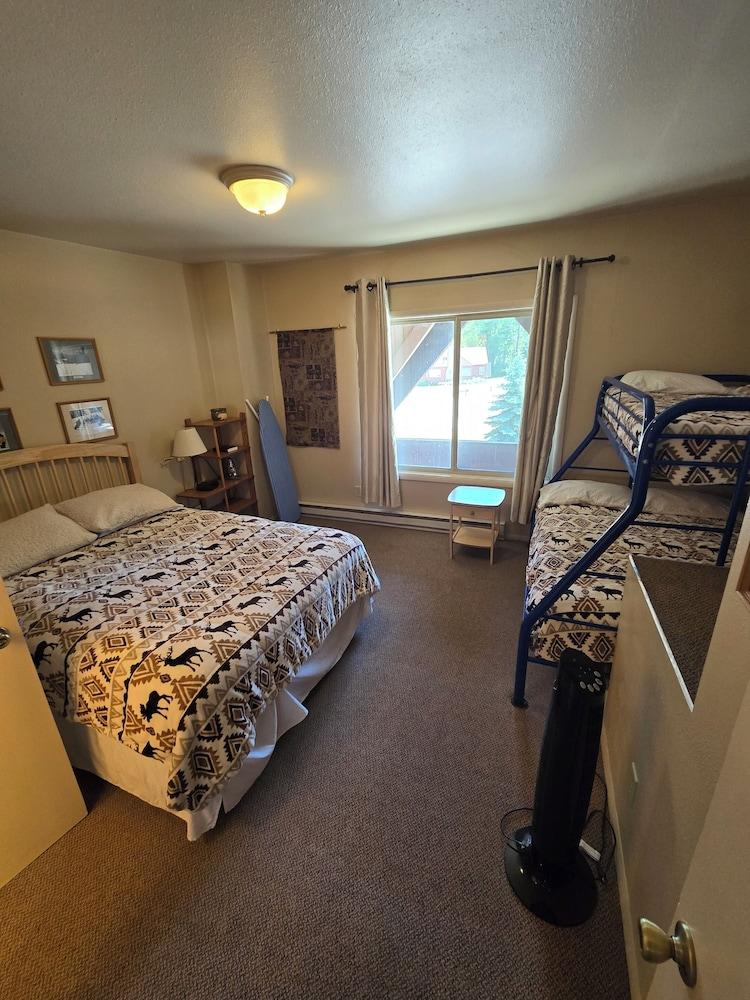 Chateau Rouge Condominiums photo 12