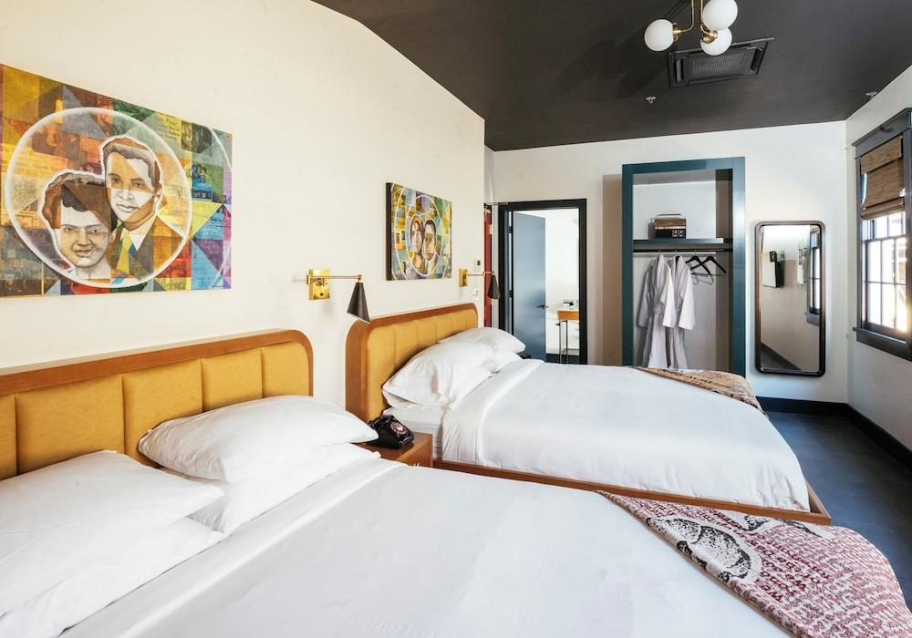 Dew Drop Inn photo 9