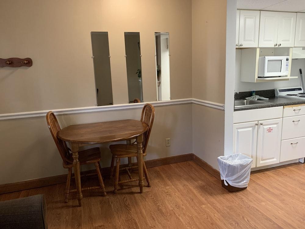 Oak Square Rentals photo 56