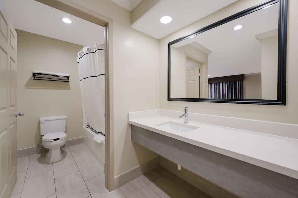 Americas Best Value Inn Houston Heights at I-45 photo 33