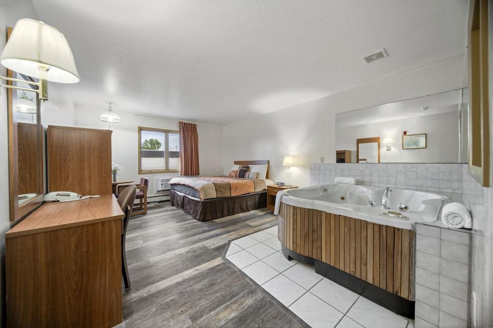 Executive Inn Cass City photo 34