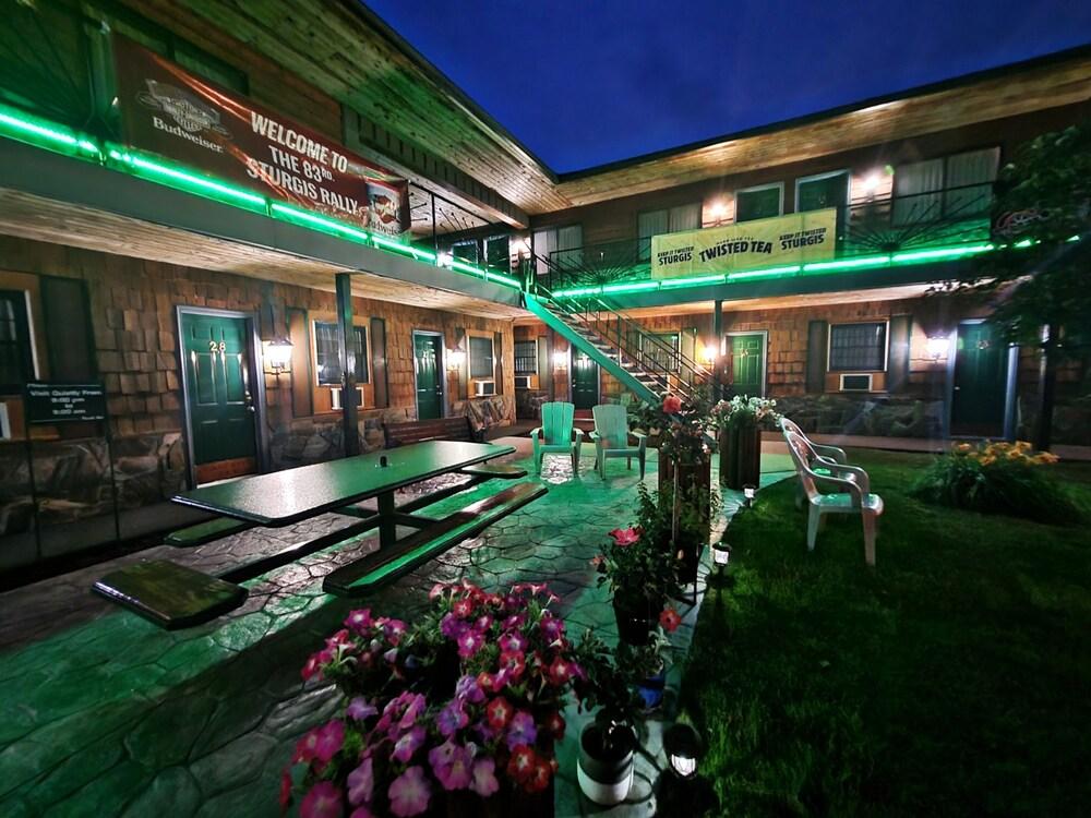 Cedar Wood Inn photo 7