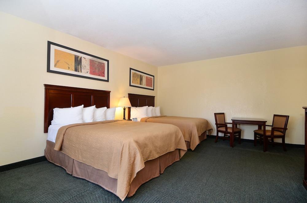 Quality Inn San Diego I-5 Naval Base photo 18