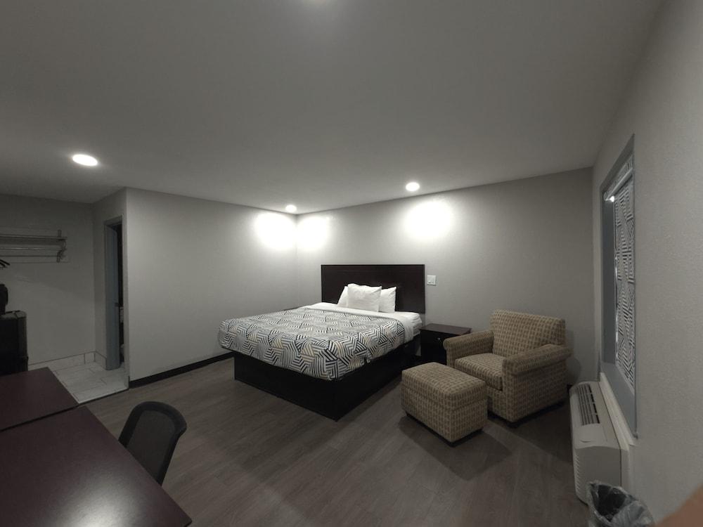 Relax Inn photo 13