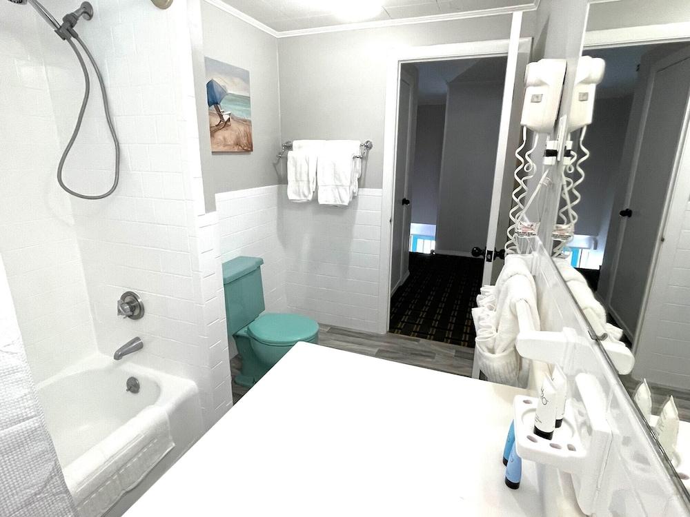 Ocean Breeze Motel photo 35