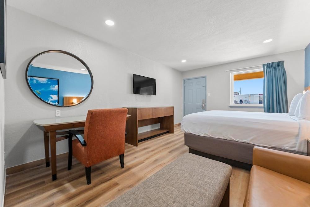 Econo Lodge Inn & Suites Sealy photo 3