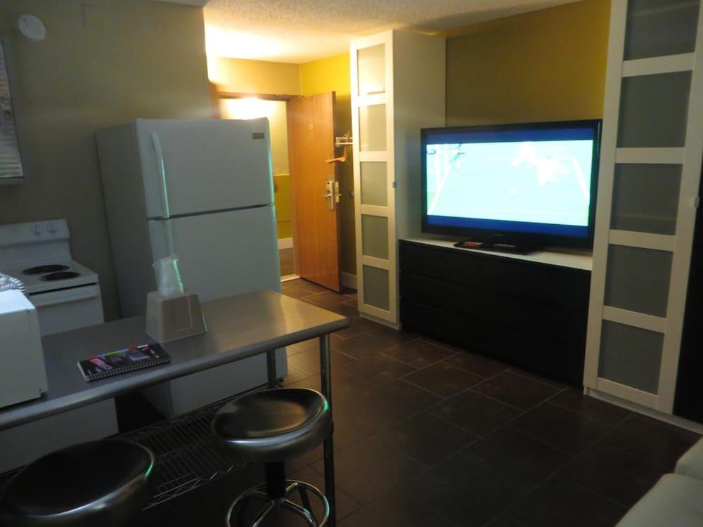 Riverside Suites photo 16