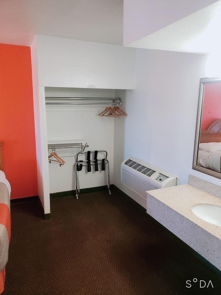 Motel 6 Canon City, CO photo 5