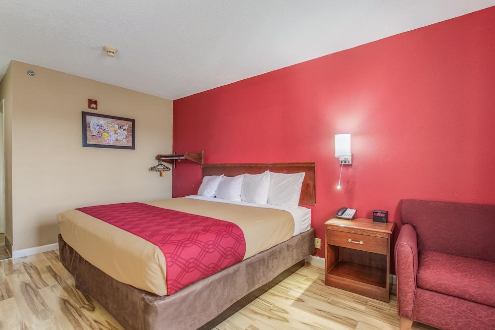 Econo Lodge Shelbyville photo 3