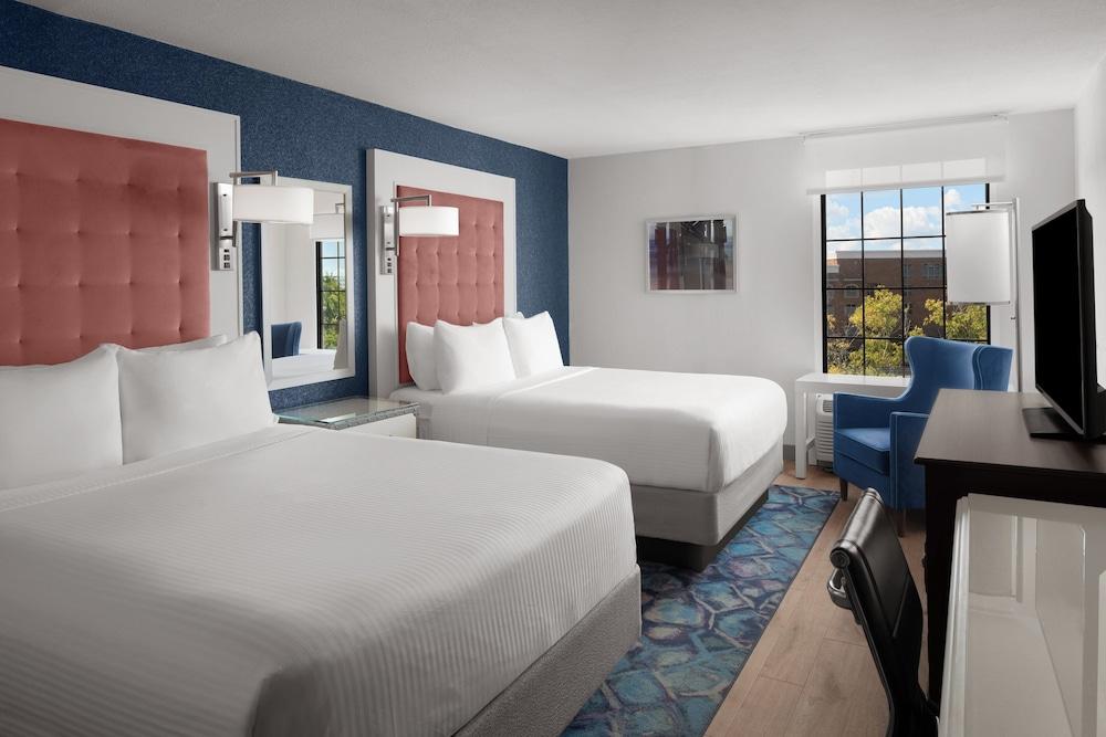 Hotel Indigo Mount Pleasant by IHG photo 3