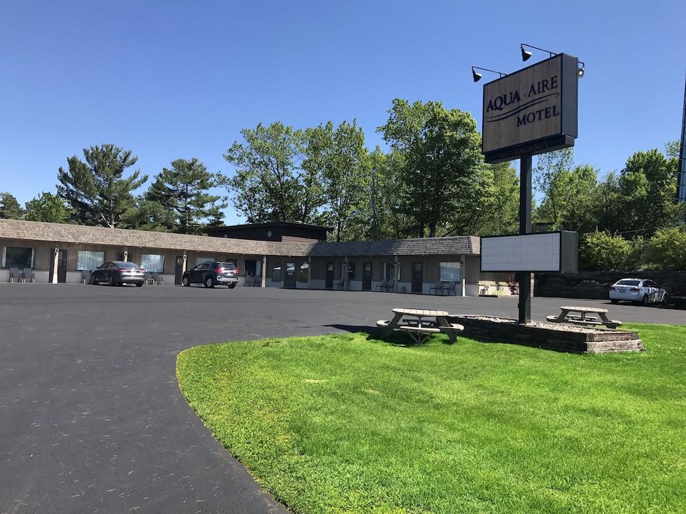 Aqua Aire Inn & Suites photo 25