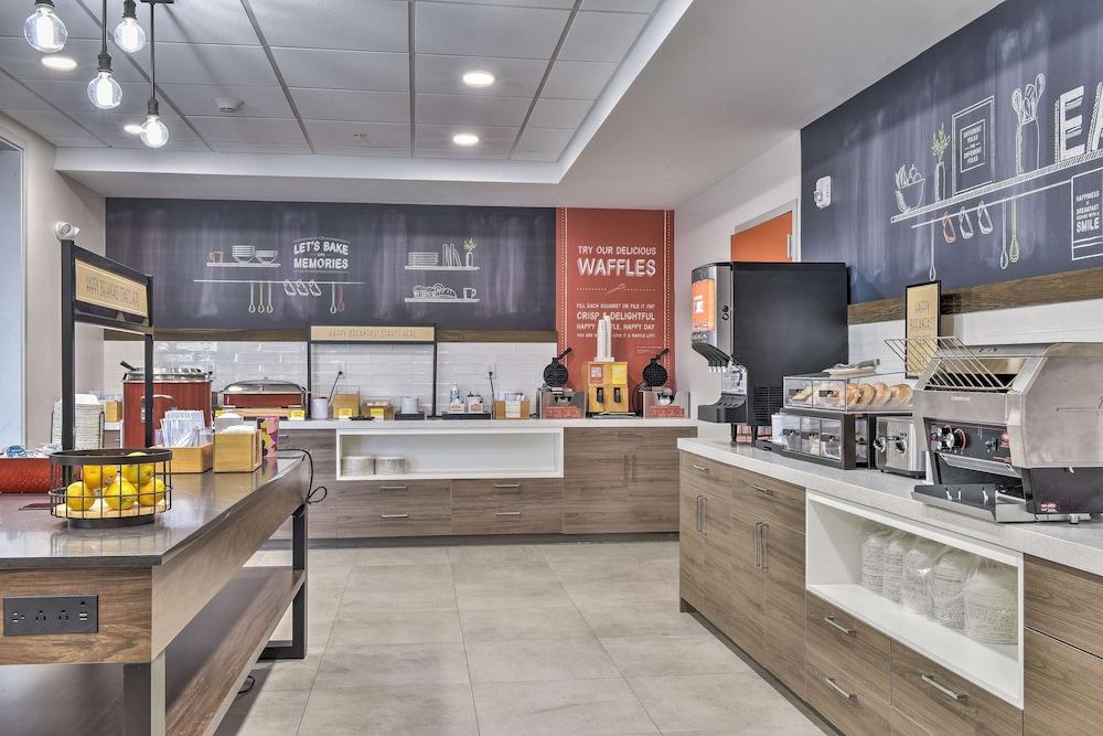 Hampton Inn & Suites Keene photo 12