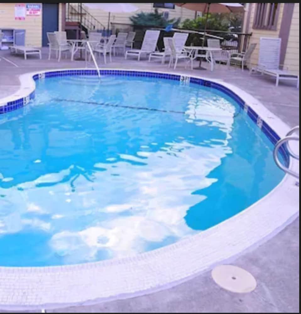 Sunnyside Inn & Suites photo 63