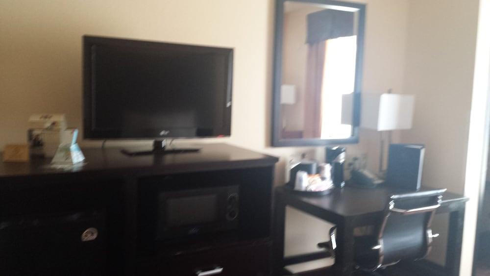 Paradise Inn & Suites photo 16