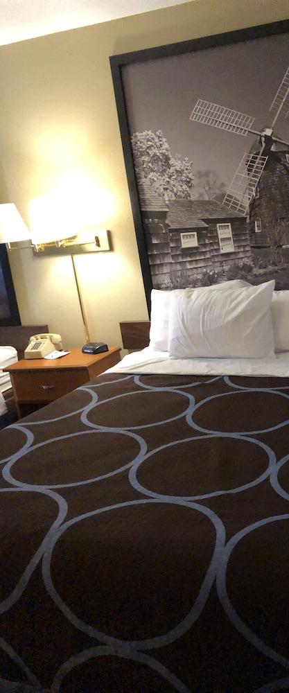 Super 8 by Wyndham Montgomery Maybrook photo 8