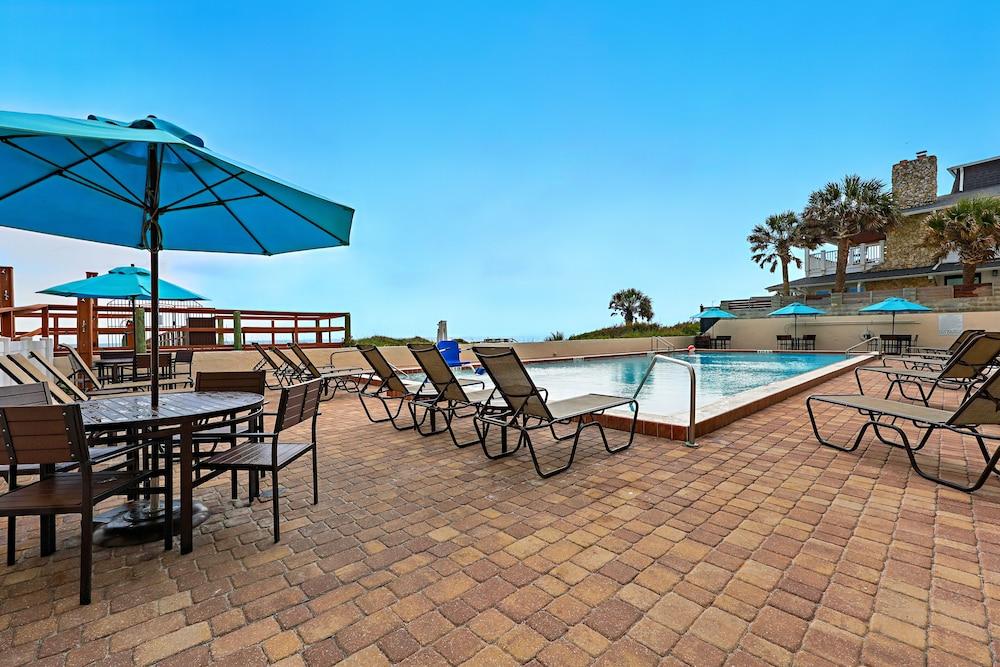 Beacher's Lodge Oceanfront Suites photo 68