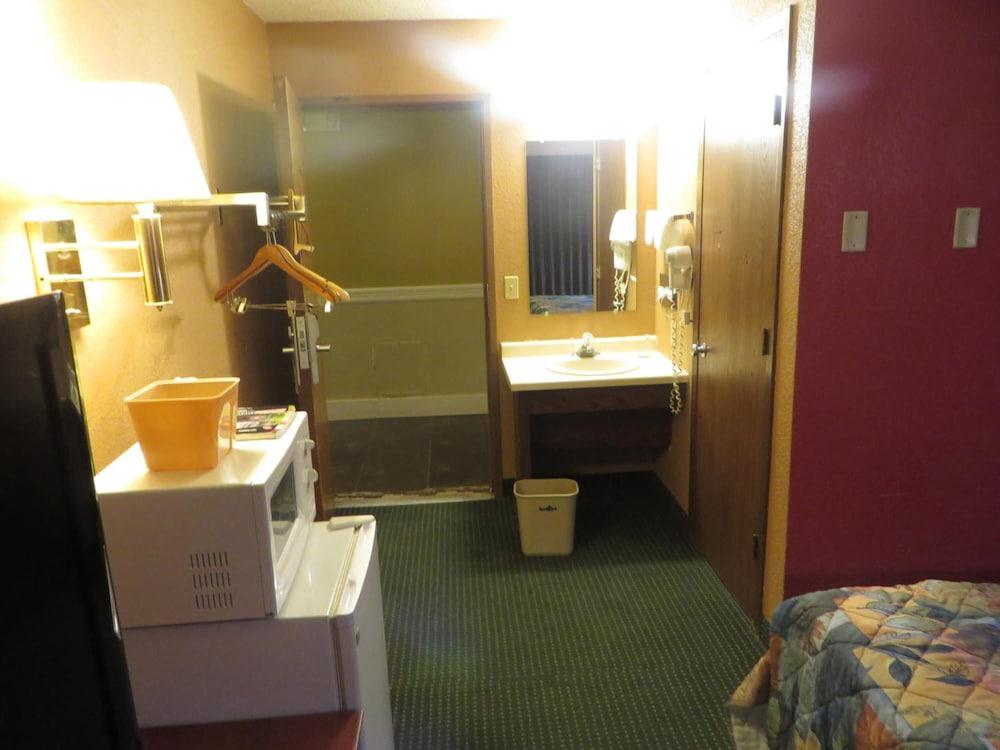 Riverside Suites photo 33