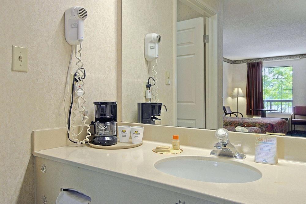 Days Inn & Suites by Wyndham Fort Valley photo 15