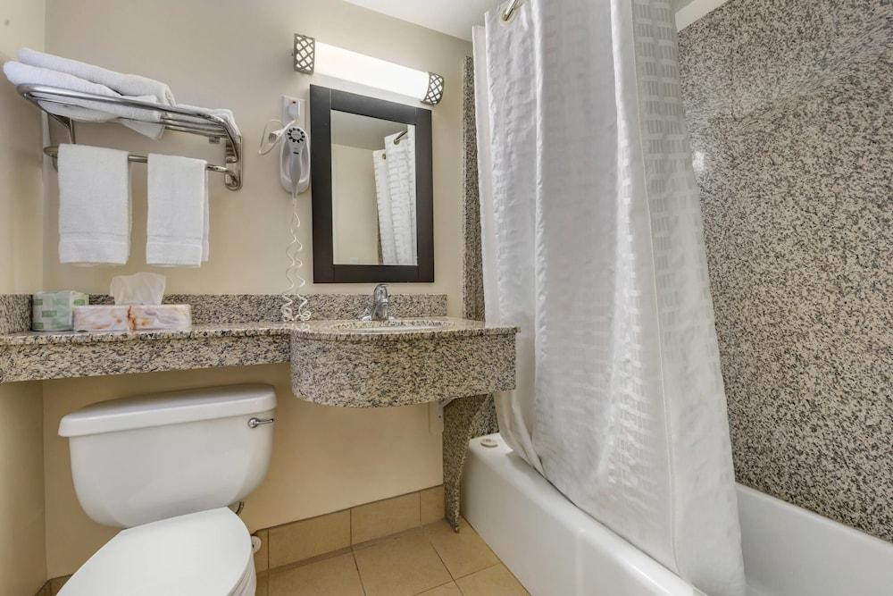 Econo Lodge Bellefonte I-99 photo 36