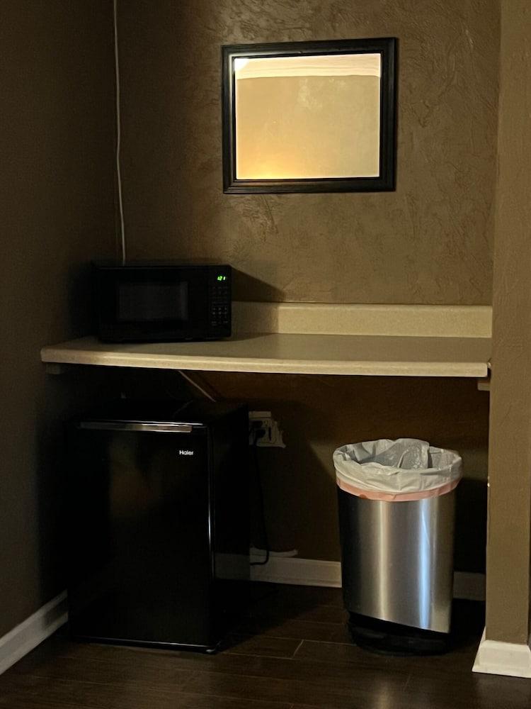 The Travelers Inn photo 7