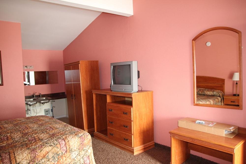 Frontier Motel photo 22