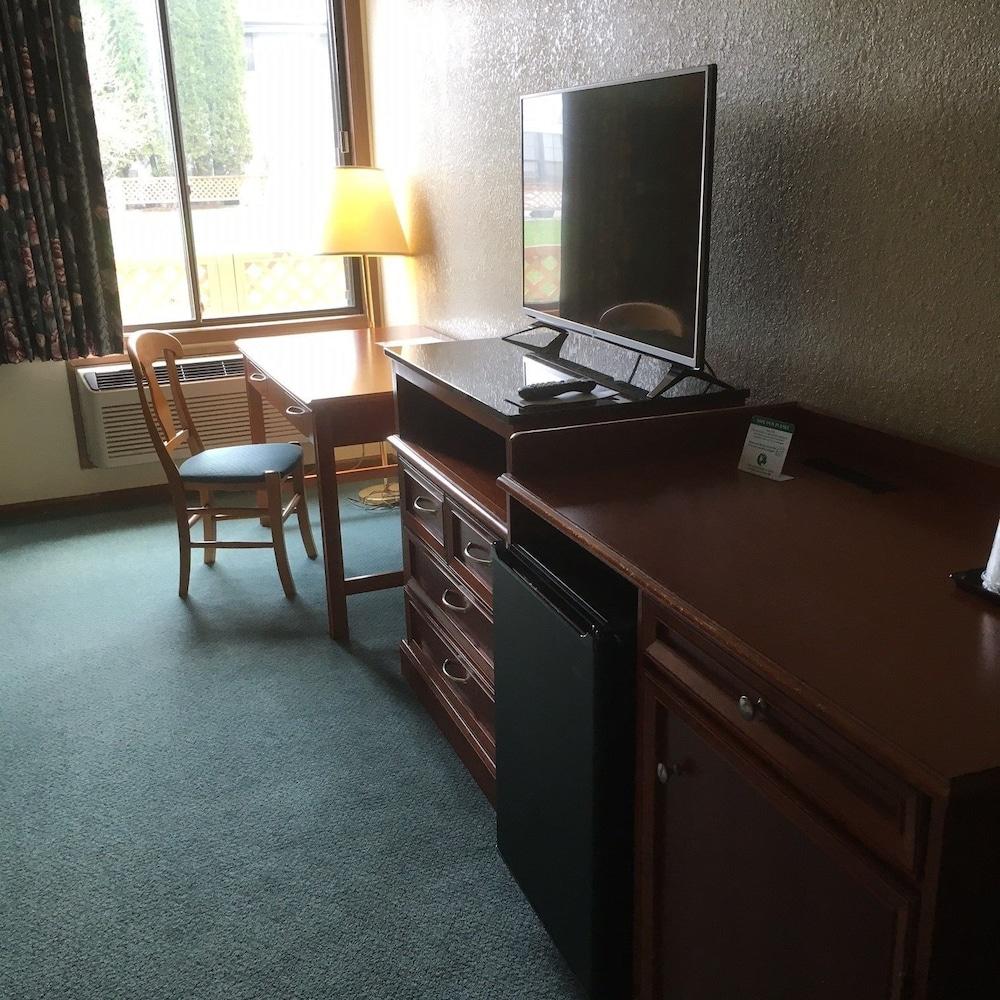 Shawano Four Seasons Hotel photo 22
