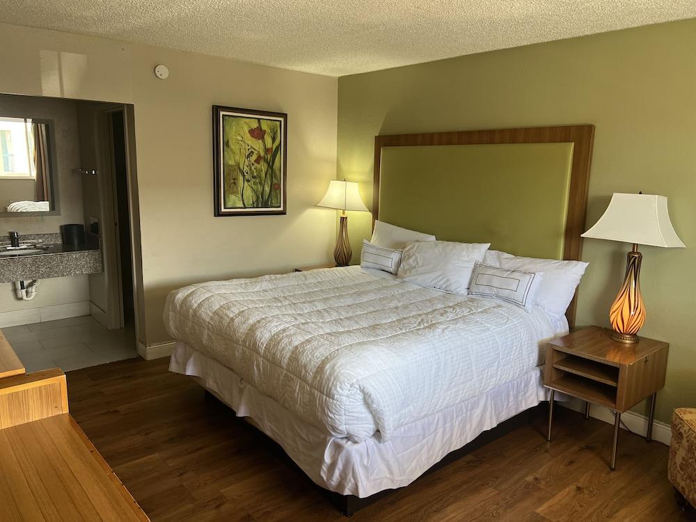Baymont by Wyndham Odessa University Area photo 28