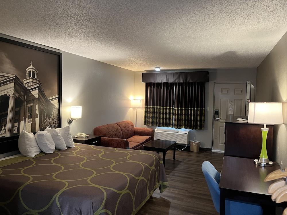 Super 8 by Wyndham Meridian photo 18