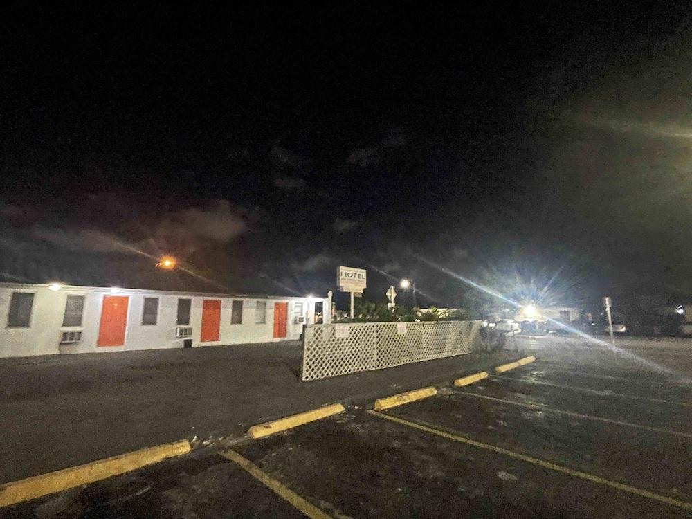 Sunshine Inn Motel photo 11