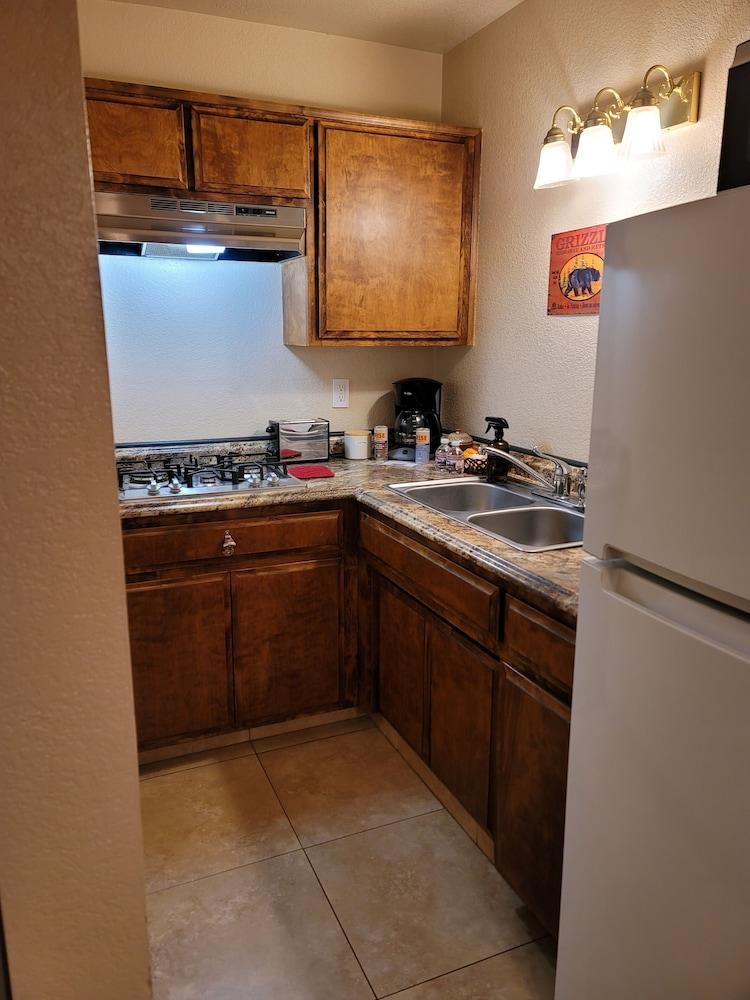 Hillcrest Suites & Cabins photo 4