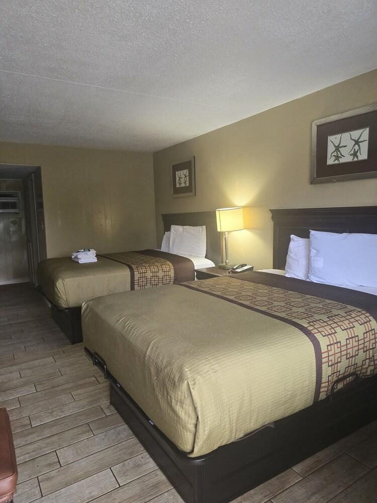 Ocean Waves Hotel photo 9
