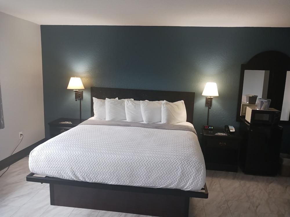 The Oasis Hotel & Bar photo 18