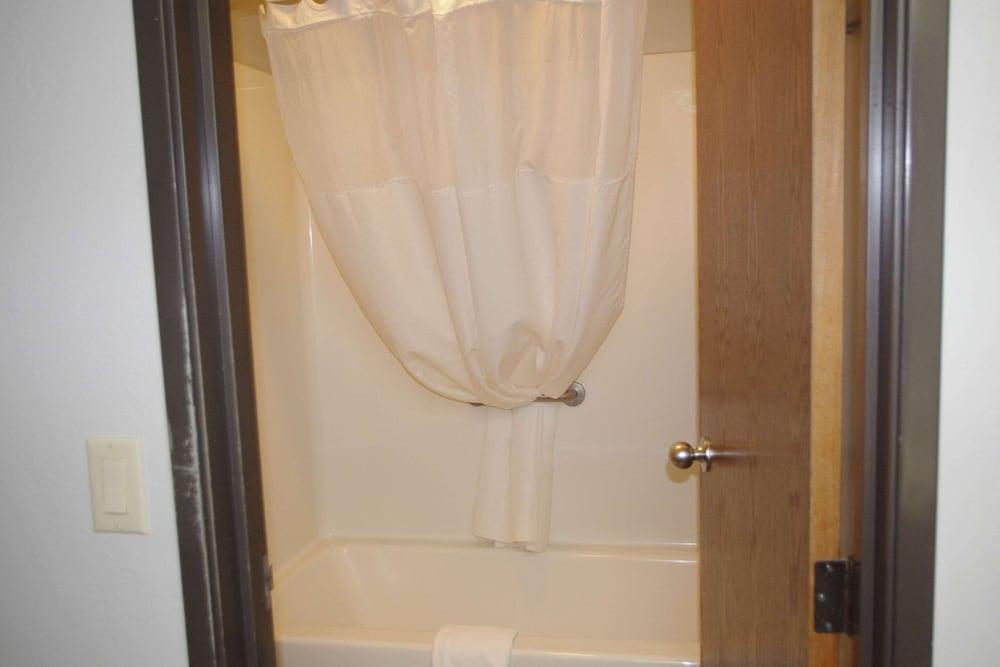 Econo Lodge El Paso, IL photo 22