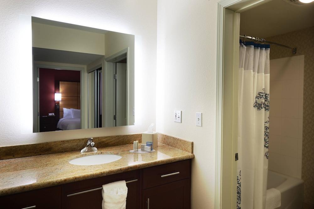 Residence Inn Marriott Airport photo 6