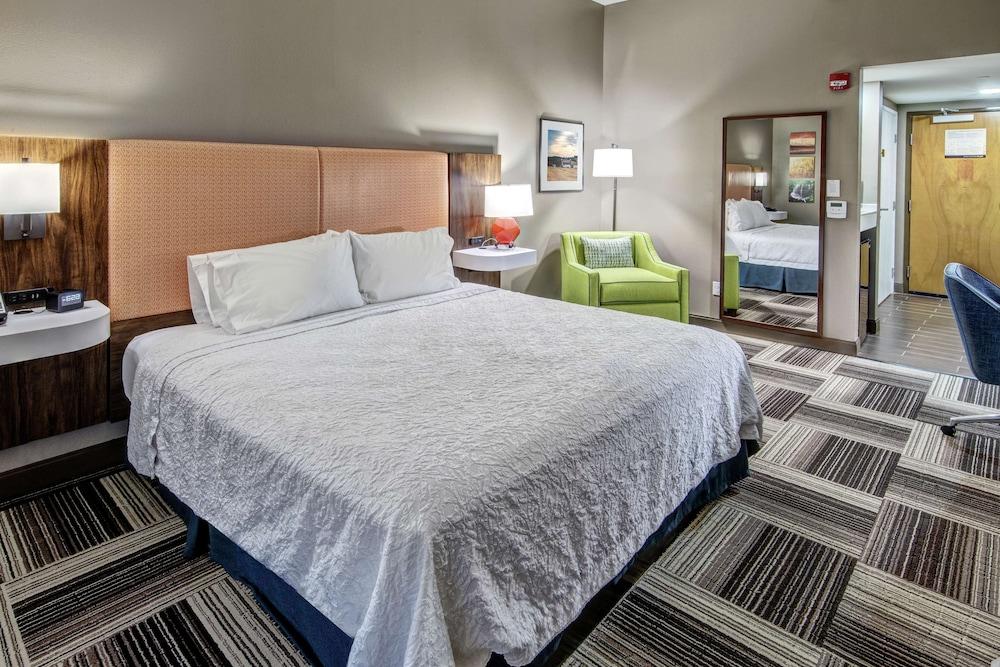 Hampton Inn Latrobe photo 21