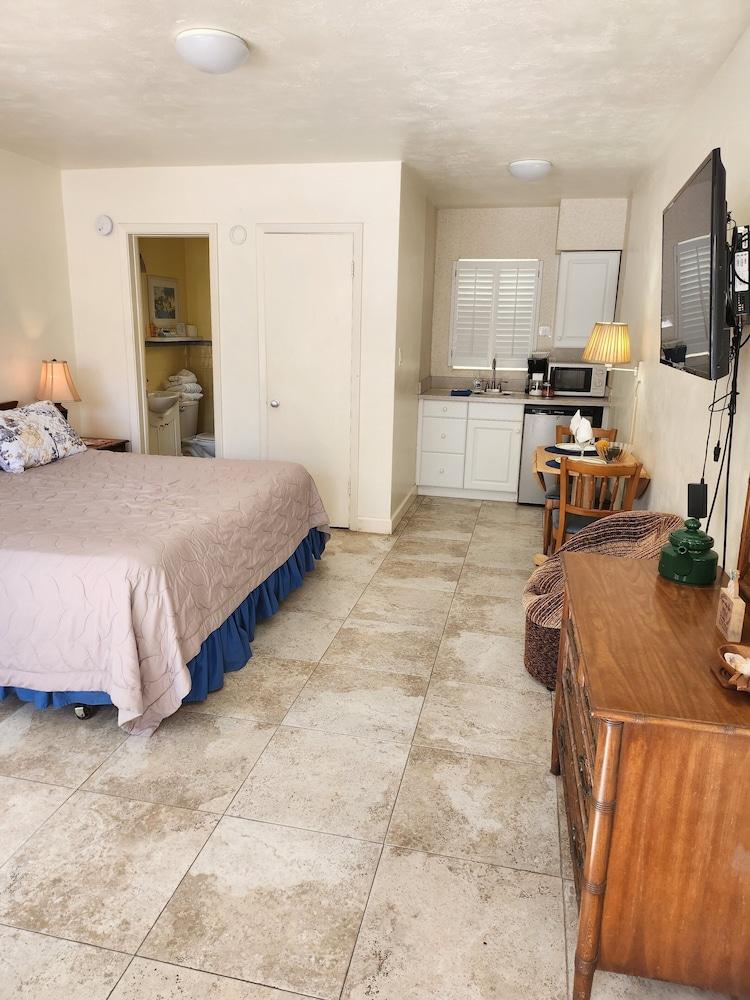 Silver Sands Motel photo 57