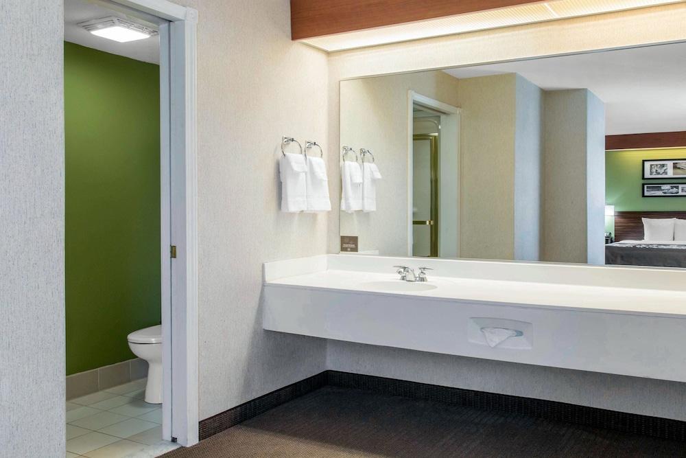 Sleep Inn & Suites Oregon - Toledo photo 12
