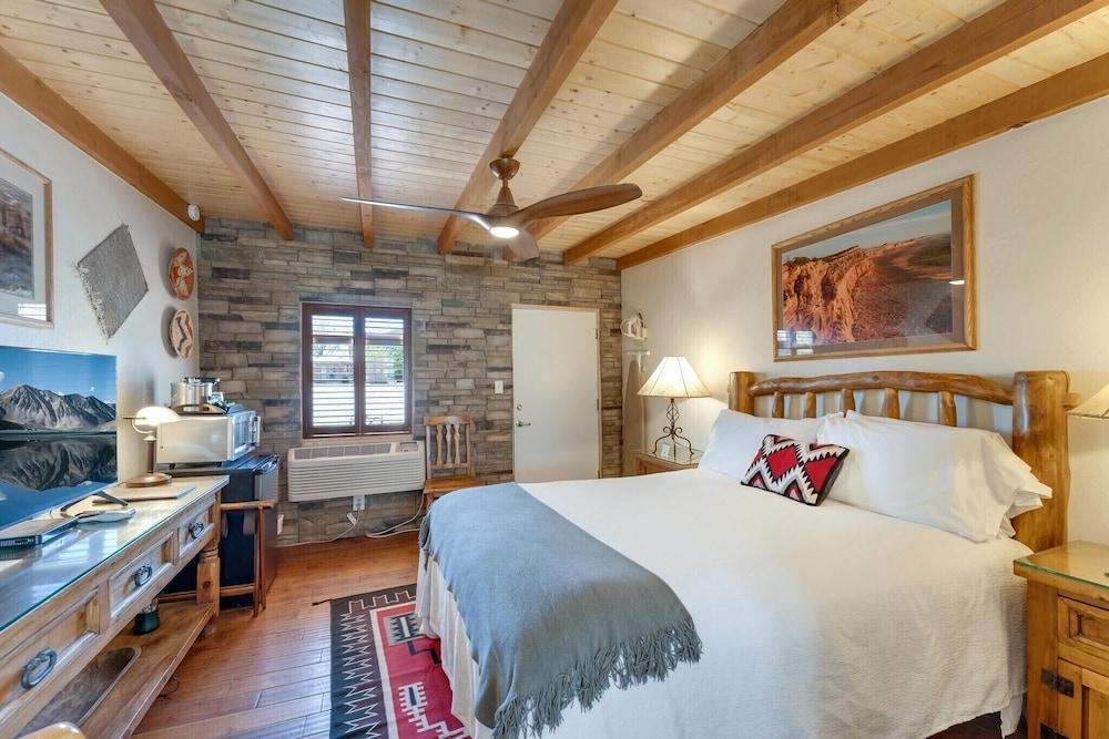 Stone Lizard Lodging photo 22