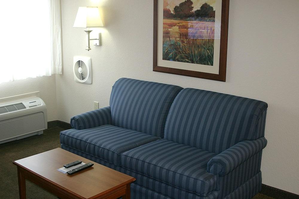 Candlewood Suites Macon by IHG photo 16
