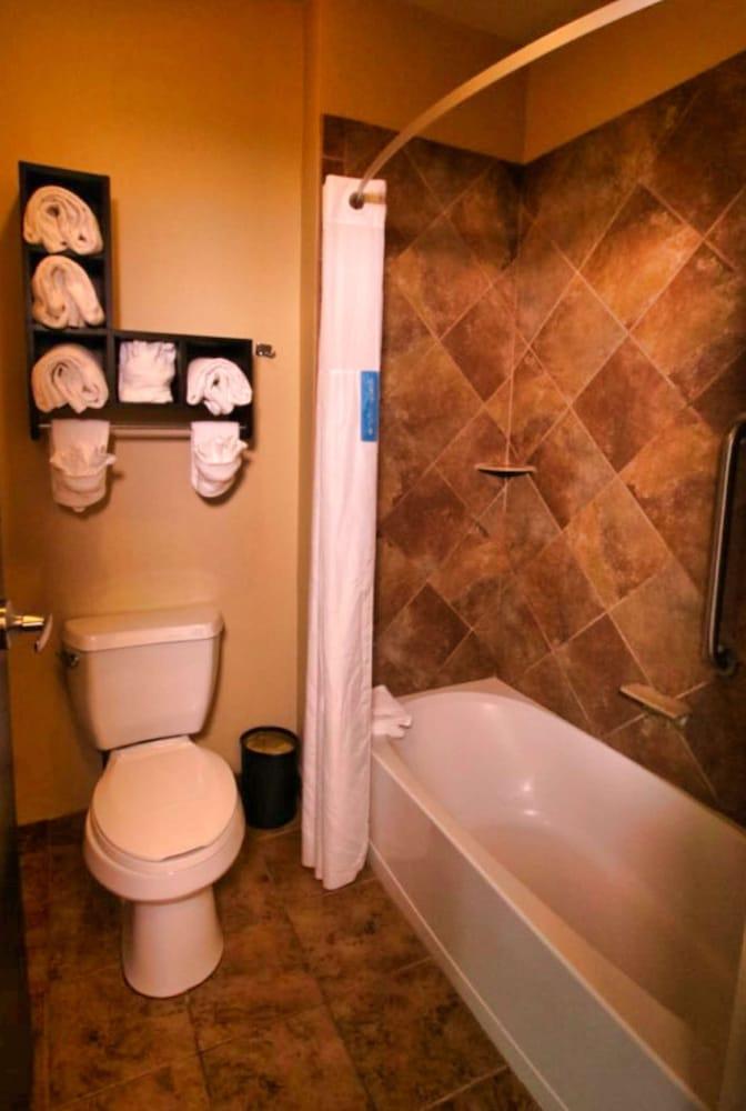 Hampton Inn & Suites Jacksonville - Beach Blvd/Mayo Clinic photo 21