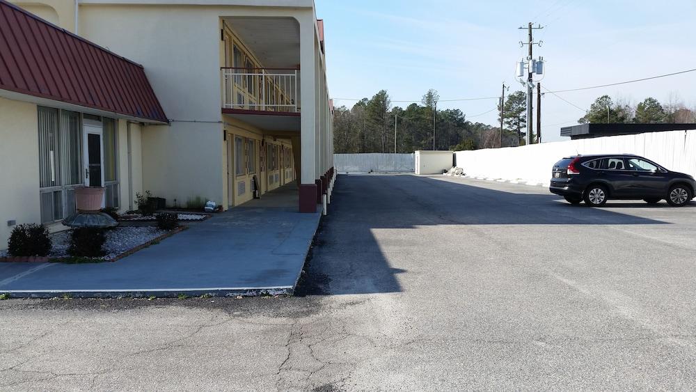 Economy Inn photo 18