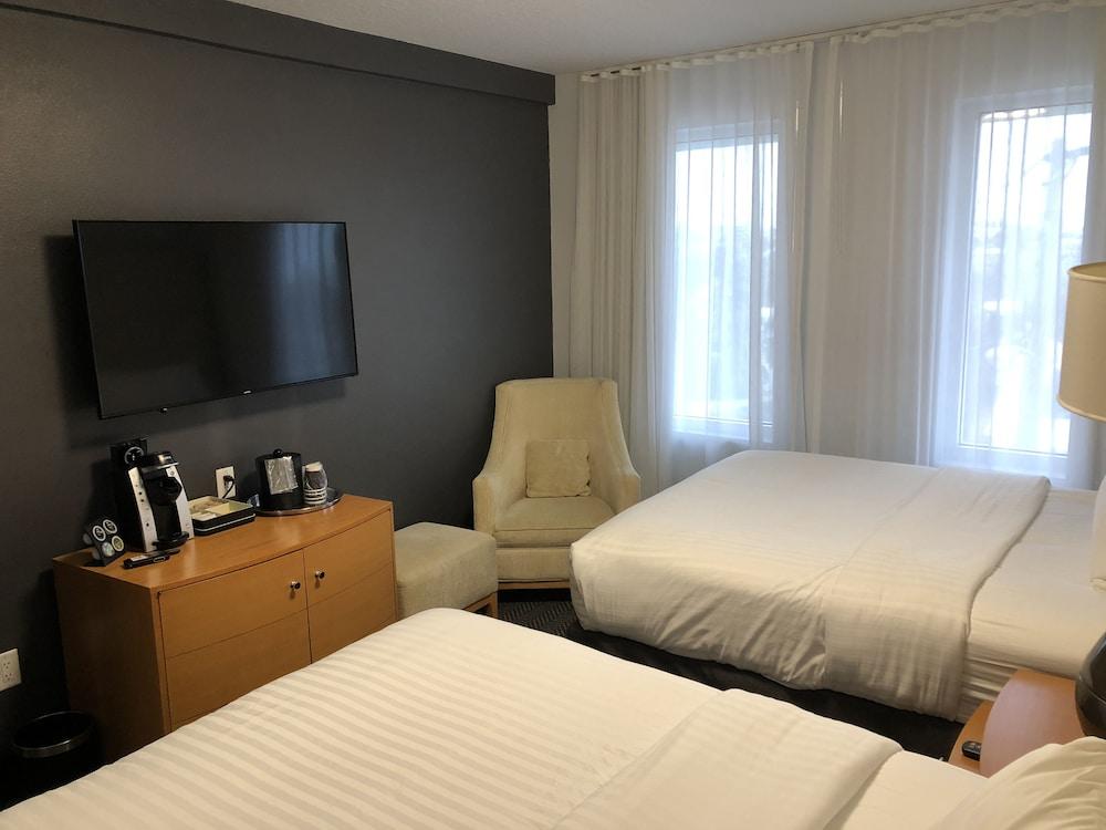 Streamline Hotel photo 53