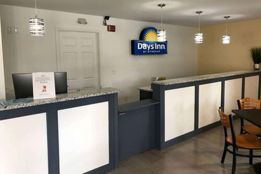 Days Inn by Wyndham Cape Carteret near Emerald Isle photo 4