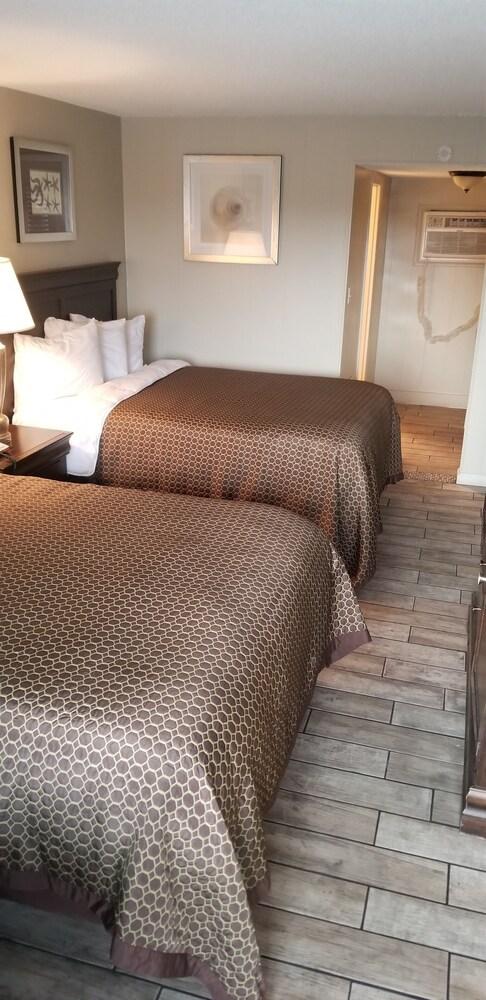 Ocean Waves Hotel photo 7