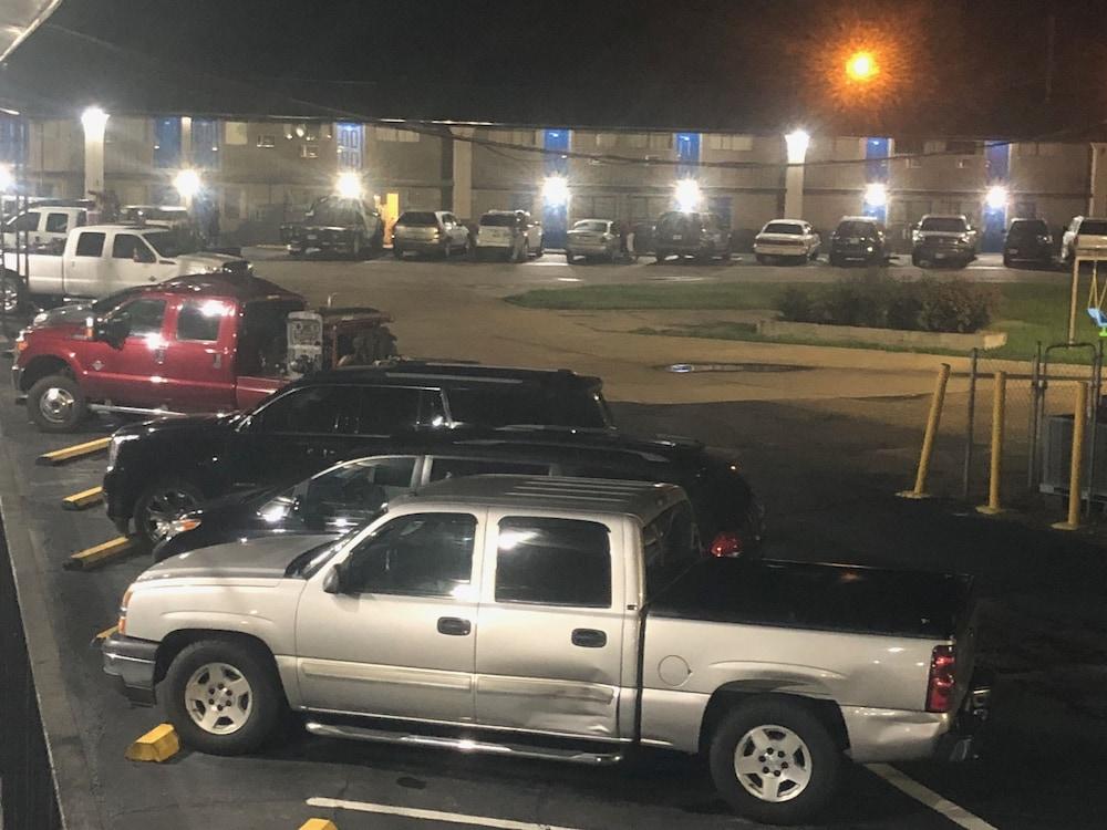 Economy inn photo 6