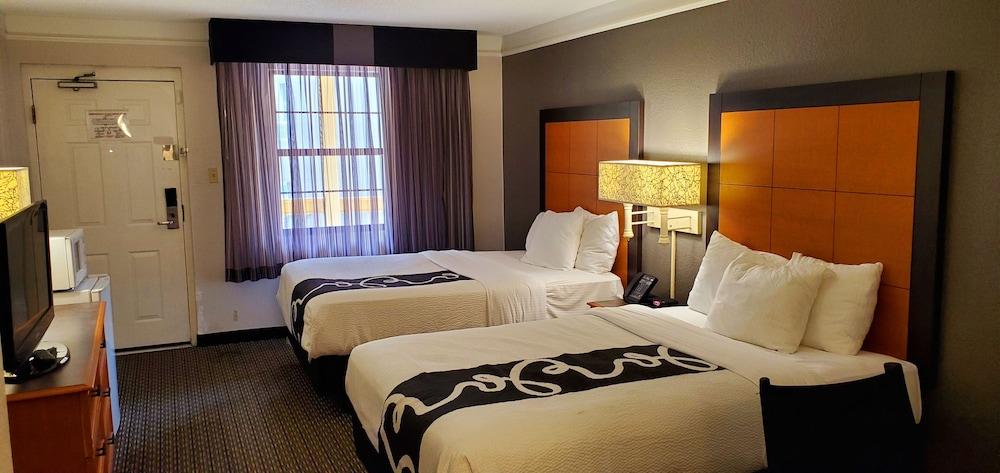 Days Inn by Wyndham Gainesville University I-75 photo 6