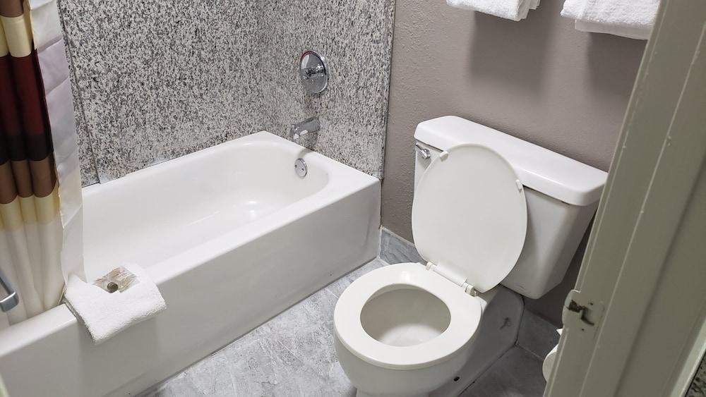 Red Roof Inn Cullman photo 5