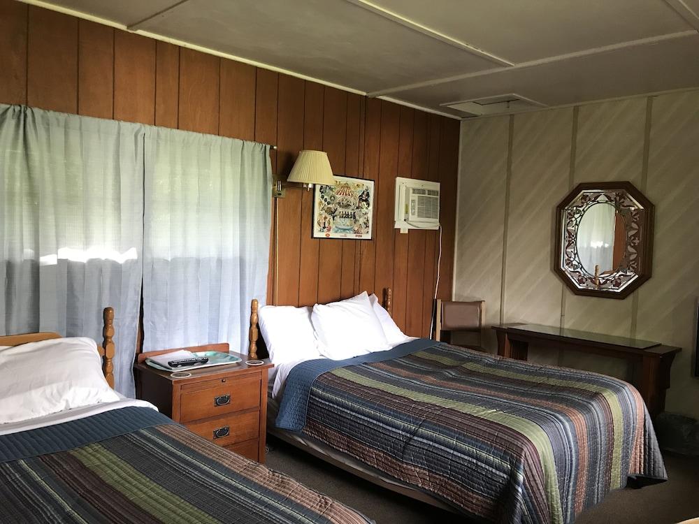 Chamber Lane Motel photo 16