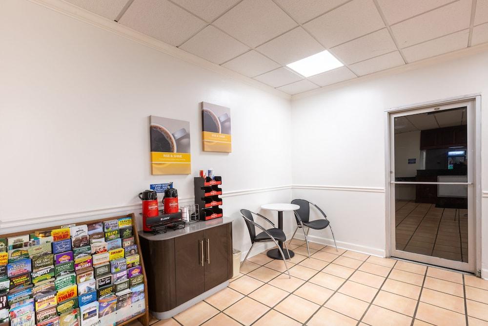 OYO Hotel Baton Rouge - Mead Rd Louisiana photo 10